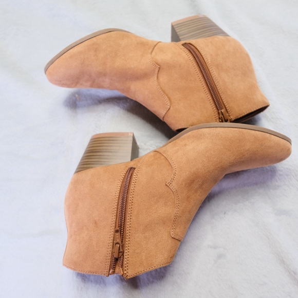 Old Navy Faux Suede Boots Gorpcore Zip Up Camel Western 3” heel Sz 7 - Picture 8 of 9